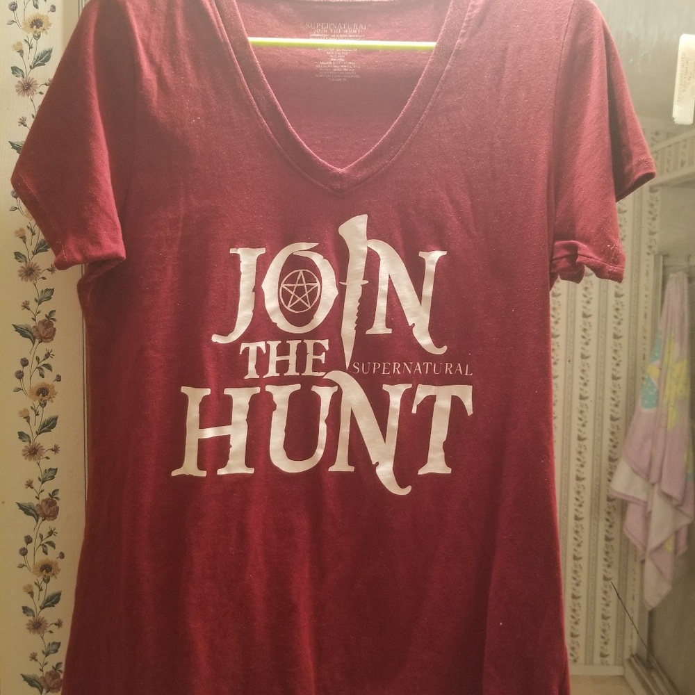 V-neck Supernatural t-shirt